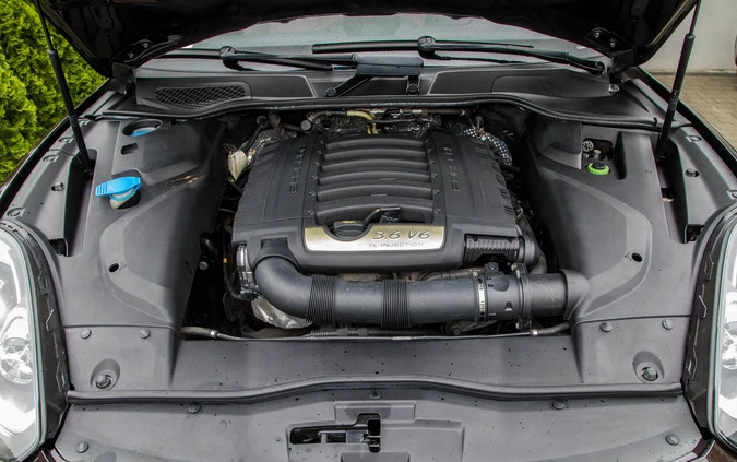Porsche Cayenne cena 85000 przebieg: 440000, rok produkcji 2015 z Łeba małe 172